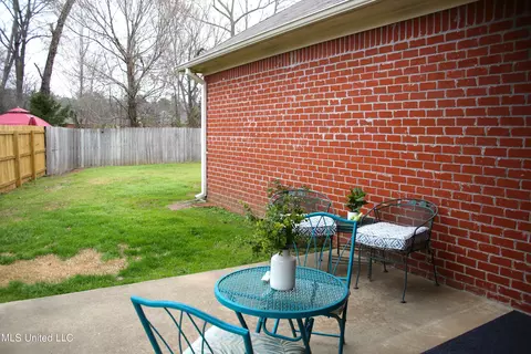 Exterior - 112 W Pinebrook Dr, Brandon, MS 39047 photo 3 of 7