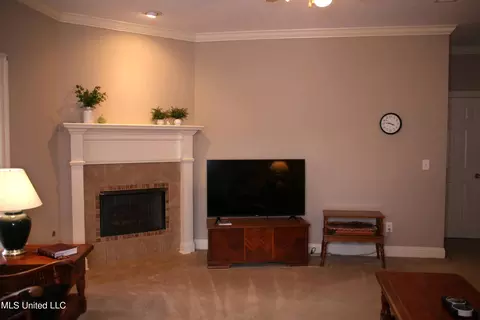 Living - 112 W Pinebrook Dr, Brandon, MS 39047 photo 4 of 6