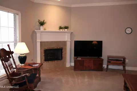 Living - 112 W Pinebrook Dr, Brandon, MS 39047 photo 5 of 6