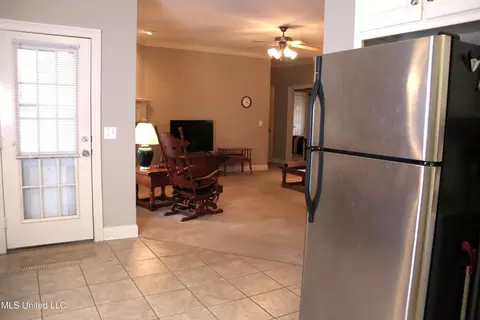 Kitchen - 112 W Pinebrook Dr, Brandon, MS 39047 photo 5 of 5