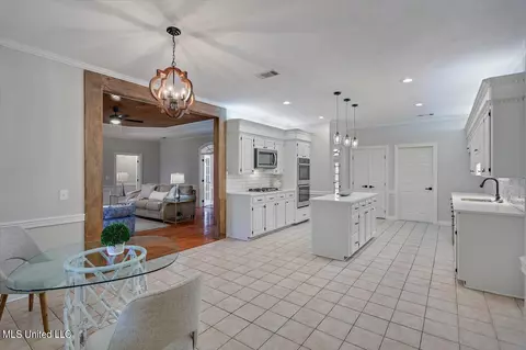 Kitchen - 111 Ashley Cv, Brandon, MS 39047 photo 6 of 6