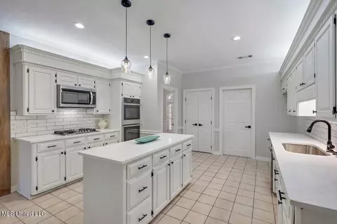 Kitchen - 111 Ashley Cv, Brandon, MS 39047 photo 1 of 6
