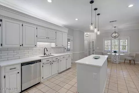 Kitchen - 111 Ashley Cv, Brandon, MS 39047 photo 4 of 6