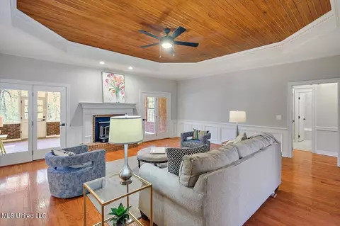 Living - 111 Ashley Cv, Brandon, MS 39047 photo 4 of 5