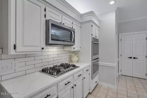 Kitchen - 111 Ashley Cv, Brandon, MS 39047 photo 5 of 6