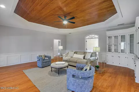 Living - 111 Ashley Cv, Brandon, MS 39047 photo 3 of 5