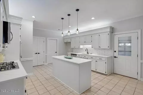 Kitchen - 111 Ashley Cv, Brandon, MS 39047 photo 2 of 6