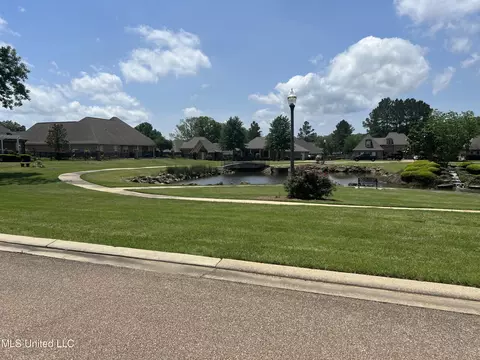 Exterior - 140 Grandeur Dr, Brandon, MS 39042 photo 7 of 9