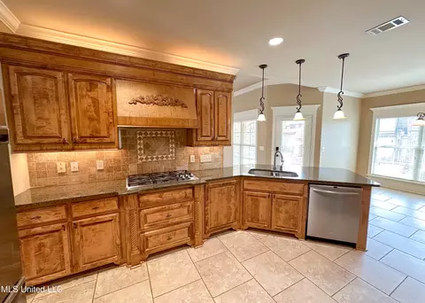 Kitchen - 140 Grandeur Dr, Brandon, MS 39042 photo 3 of 3