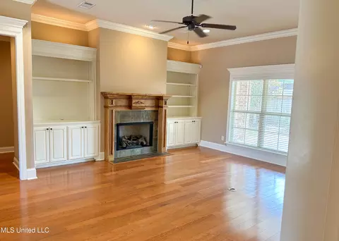 Living - 140 Grandeur Dr, Brandon, MS 39042 photo 1 of 2