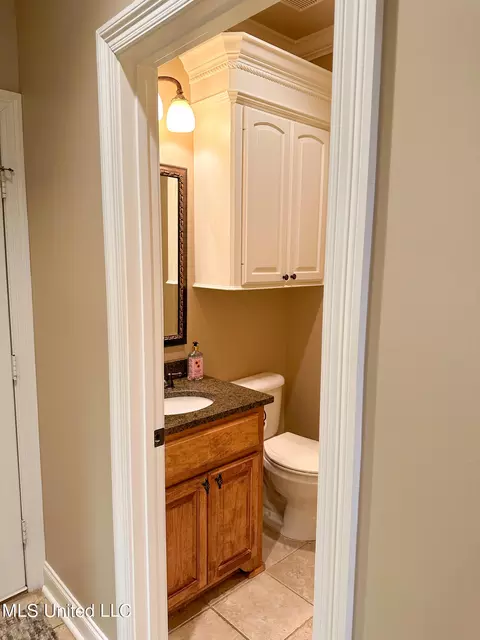 Bath - 140 Grandeur Dr, Brandon, MS 39042 photo 5 of 8