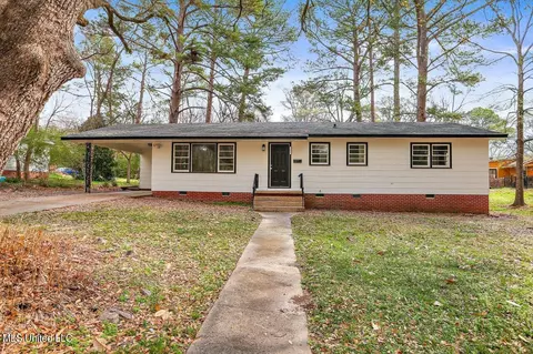 390 Northside Cir, Jackson, MS 39206