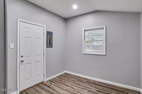 Entry Way - 390 Northside Cir, Jackson, MS 39206 photo 2 of 2