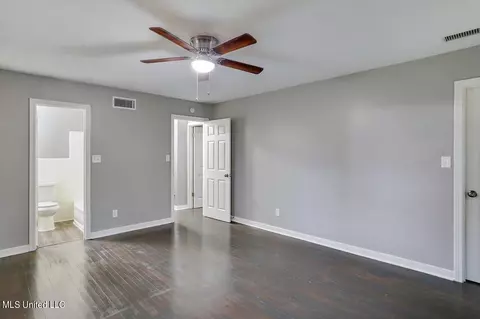 Bedroom - 390 Northside Cir, Jackson, MS 39206 photo 5 of 8