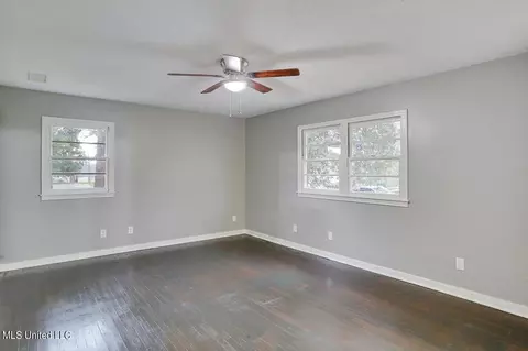 Living - 390 Northside Cir, Jackson, MS 39206 photo 2 of 2