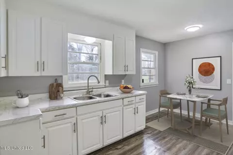Kitchen - 390 Northside Cir, Jackson, MS 39206 photo 1 of 2