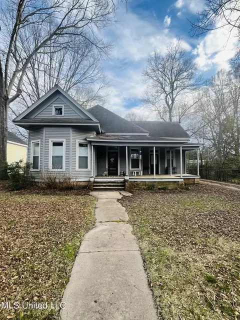 105 Sycamore St, Sardis, MS 38666