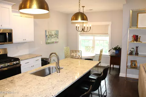 Kitchen - 702 Dudley Dr, Hernando, MS 38632 photo 4 of 5