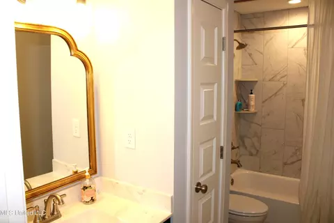 Bath - 702 Dudley Dr, Hernando, MS 38632 photo 7 of 8