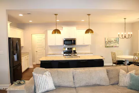 Kitchen - 702 Dudley Dr, Hernando, MS 38632 photo 1 of 5