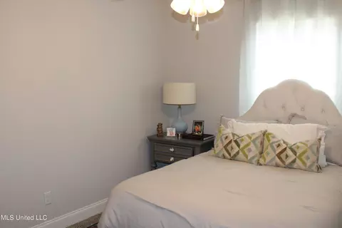Bedroom - 702 Dudley Dr, Hernando, MS 38632 photo 9 of 11