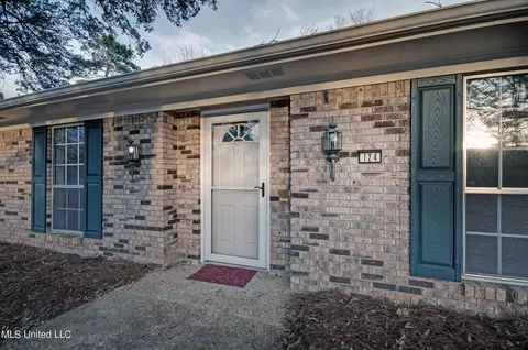 Exterior - 124 Long Meadow Rd, Brandon, MS 39042 photo 3 of 7