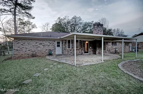 Exterior - 124 Long Meadow Rd, Brandon, MS 39042 photo 4 of 7