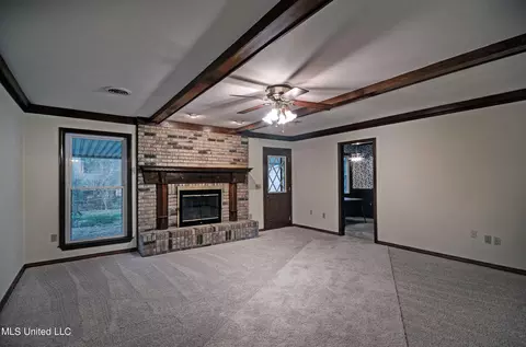 Living - 124 Long Meadow Rd, Brandon, MS 39042 photo 1 of 1