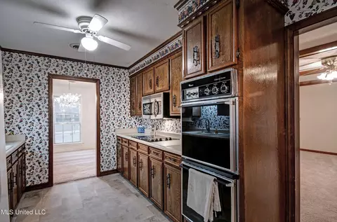 Kitchen - 124 Long Meadow Rd, Brandon, MS 39042 photo 2 of 2
