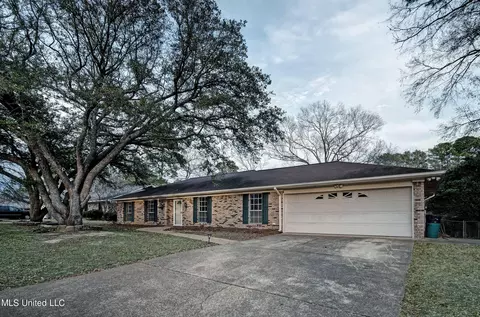 Exterior - 124 Long Meadow Rd, Brandon, MS 39042 photo 2 of 7
