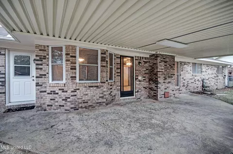 Exterior - 124 Long Meadow Rd, Brandon, MS 39042 photo 6 of 7