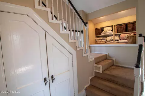 Entry Way - 814 Fairview St, Jackson, MS 39202 photo 5 of 5