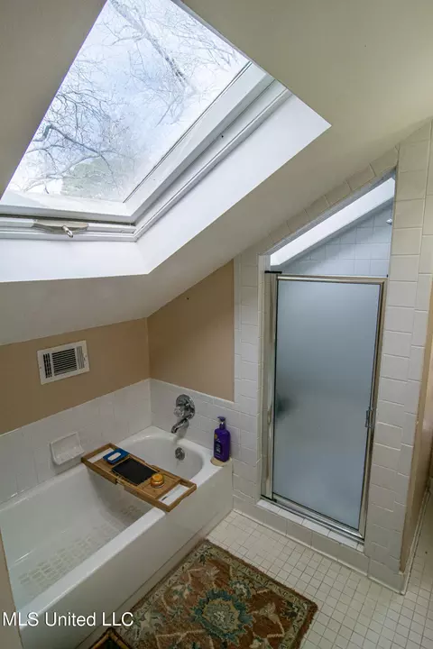 Bath - 814 Fairview St, Jackson, MS 39202 photo 6 of 7