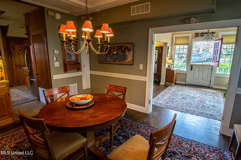 Dining - 814 Fairview St, Jackson, MS 39202 photo 3 of 3