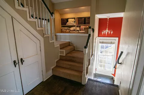 Entry Way - 814 Fairview St, Jackson, MS 39202 photo 4 of 5