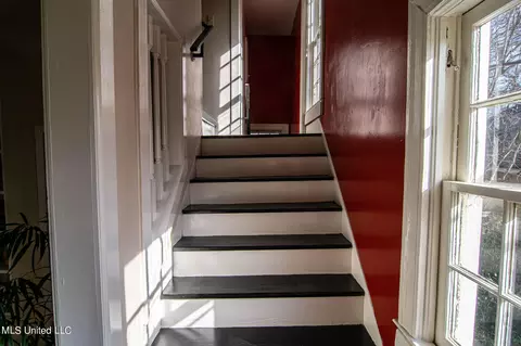 Entry Way - 814 Fairview St, Jackson, MS 39202 photo 2 of 5
