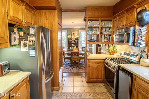 Kitchen - 814 Fairview St, Jackson, MS 39202 photo 3 of 4