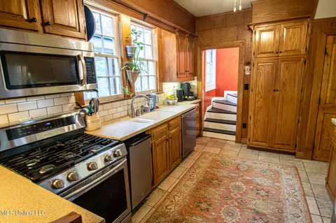 Kitchen - 814 Fairview St, Jackson, MS 39202 photo 1 of 4