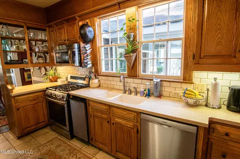 Kitchen - 814 Fairview St, Jackson, MS 39202 photo 4 of 4