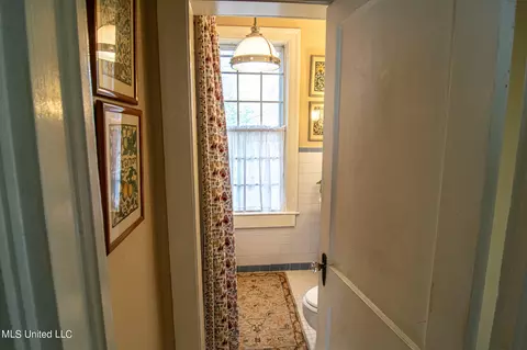 Bath - 814 Fairview St, Jackson, MS 39202 photo 2 of 7