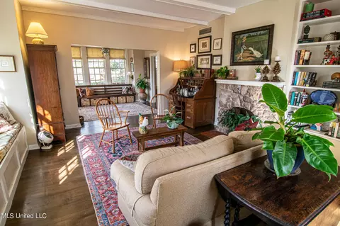 Living - 814 Fairview St, Jackson, MS 39202 photo 5 of 7