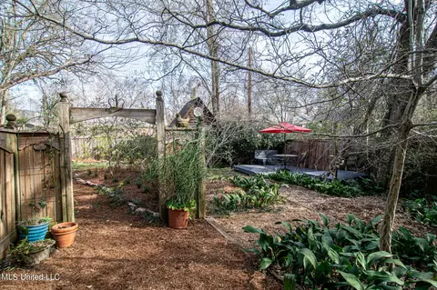 Exterior - 814 Fairview St, Jackson, MS 39202 photo 9 of 15