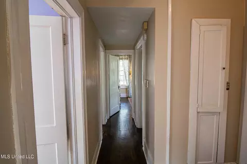 Entry Way - 814 Fairview St, Jackson, MS 39202 photo 3 of 5
