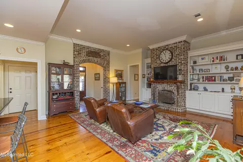 Living - 238 Bellamy Ct, Flowood, MS 39232 photo 2 of 4