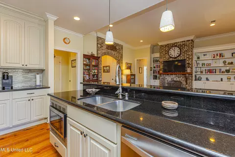 Kitchen - 238 Bellamy Ct, Flowood, MS 39232 photo 4 of 6