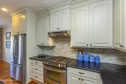 Kitchen - 238 Bellamy Ct, Flowood, MS 39232 photo 6 of 6
