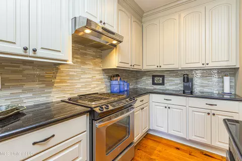 Kitchen - 238 Bellamy Ct, Flowood, MS 39232 photo 5 of 6