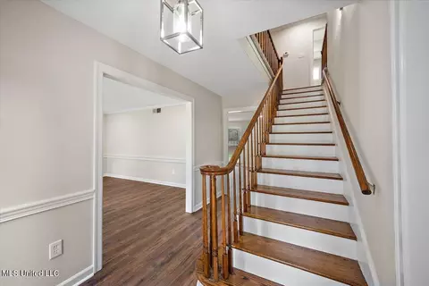 Entry Way - 5460 Briarfield Rd, Jackson, MS 39211 photo 2 of 4