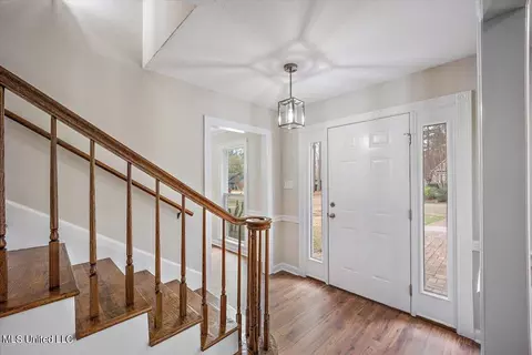 Entry Way - 5460 Briarfield Rd, Jackson, MS 39211 photo 1 of 4