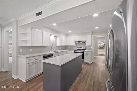 Kitchen - 5460 Briarfield Rd, Jackson, MS 39211 photo 1 of 3